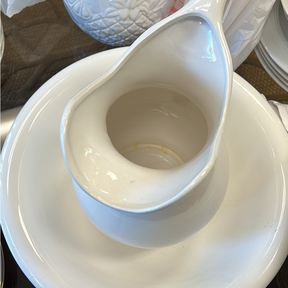 Gorgeous White Vase Set - Picture 3 of 4